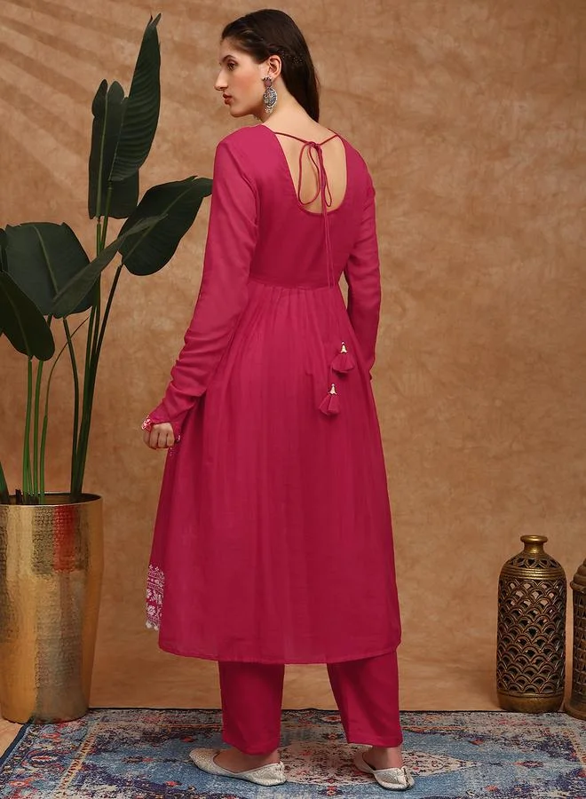 جلو باص طقم كورتا وبنطال مطرز بزهور